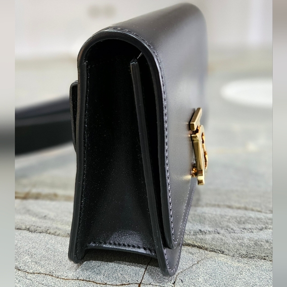 Burberry TB Belt Bag with Gold Logo Like New - Picture 5 of 11